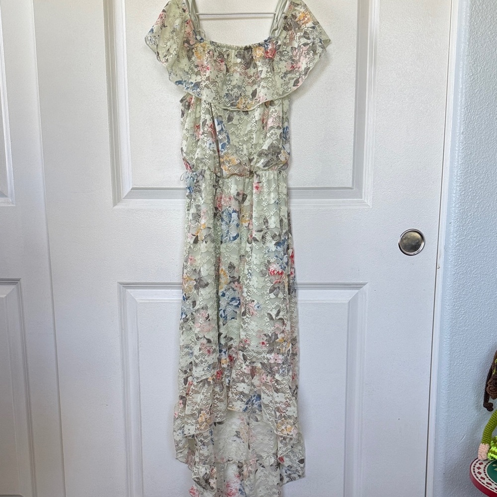 Light green floral high low summer
sundress size women’s small 🌸🍏